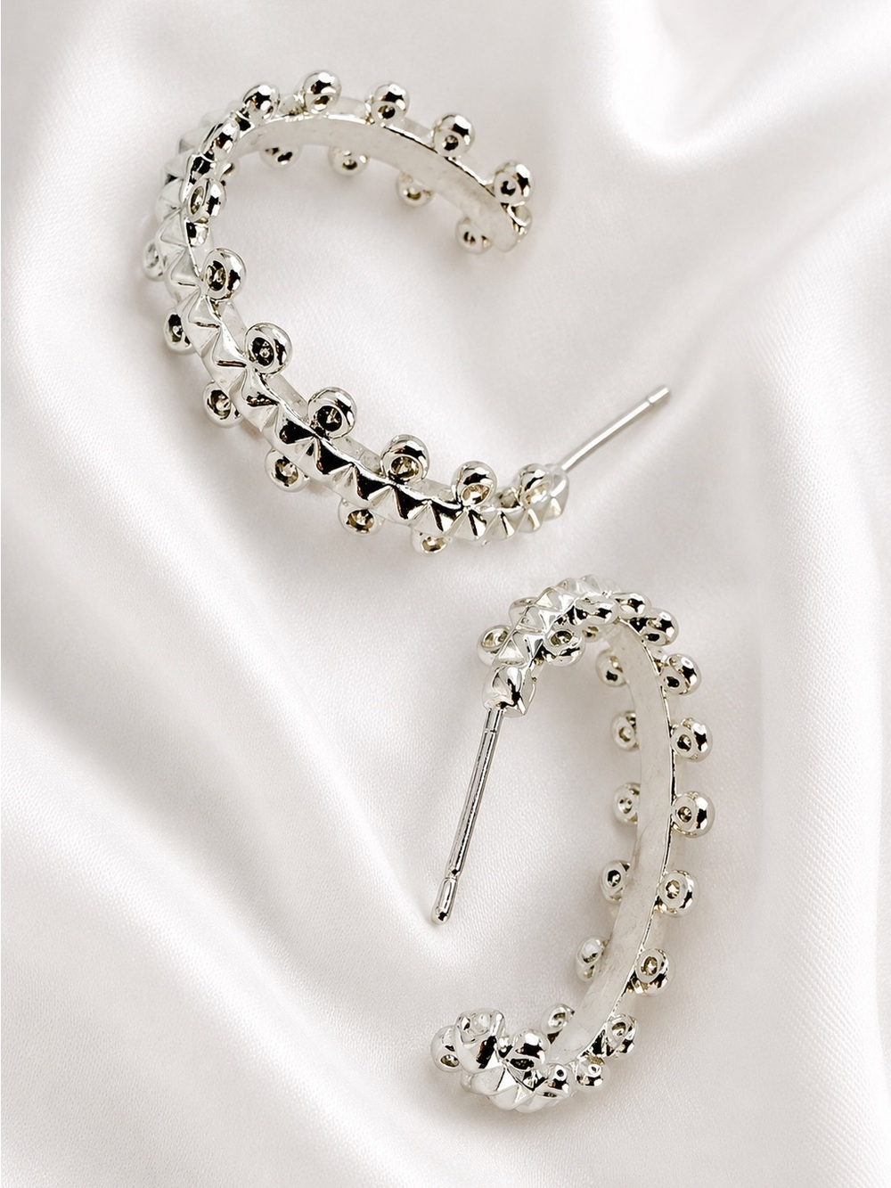 Kendra Scott Jada Silver Small Hoop Earrings in White CZ. - Picture 4 of 6